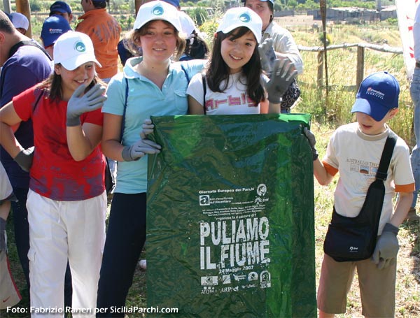 Alcuni bambini alla giornata del Parco
[click per ingrandire l'immagine]