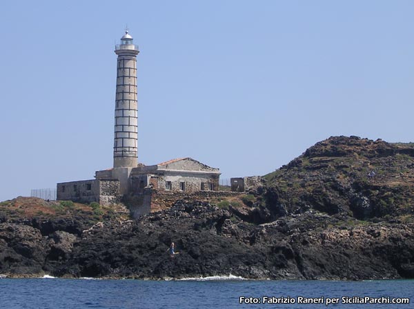 Ustica (PA) - Faro di avvistamento
[click per ingrandire l'immagine]