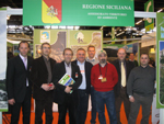 Foto di gruppo nello stand 
dei 4 Parchi Siciliani al Salone di Parigi